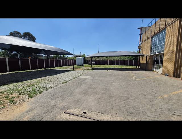 558M² WAREHOUSE TO LET IN JET PARK